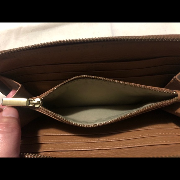 Tory Burch Amanda Continental Wallet - Picture 5 of 5